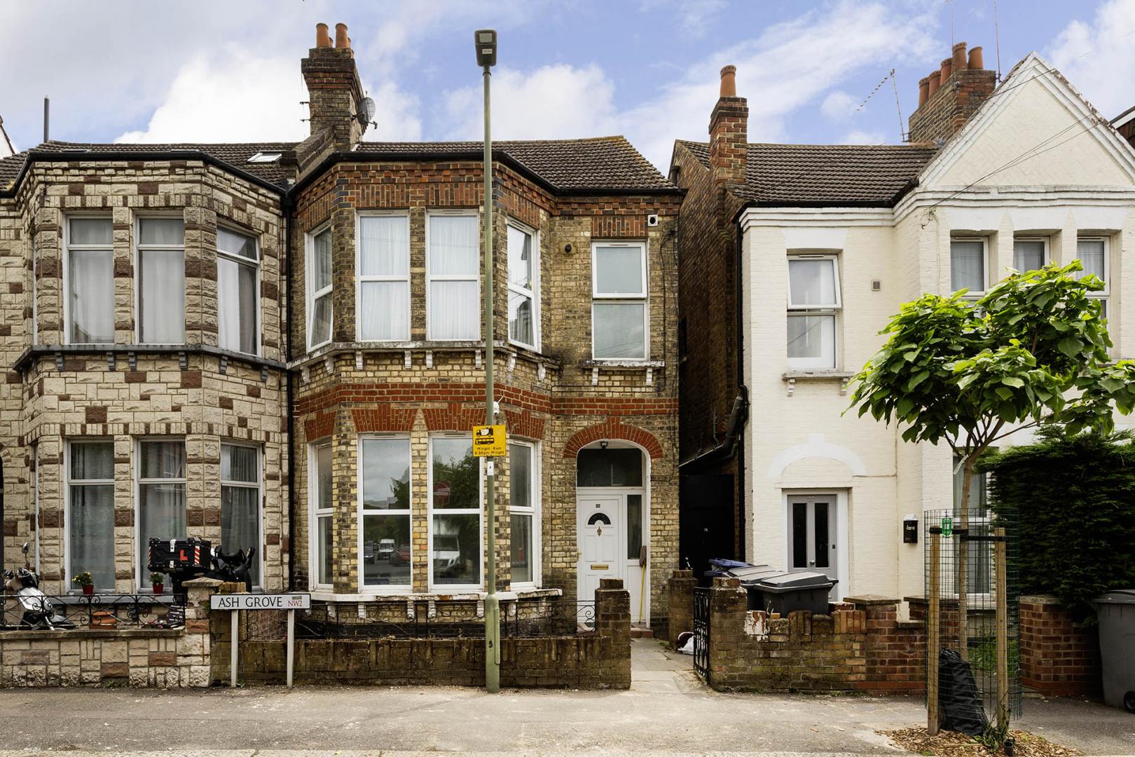 **Inclusive of Council tax, Gas+ Water** Ash Grove , Cricklewood (Inclusive of Council tax, Gas+ Water)